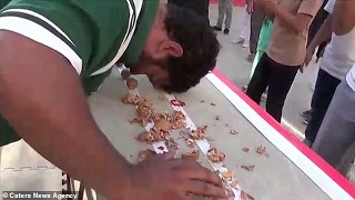 عجیب&zwnj;ترین روش شکستن گردو +فیلم