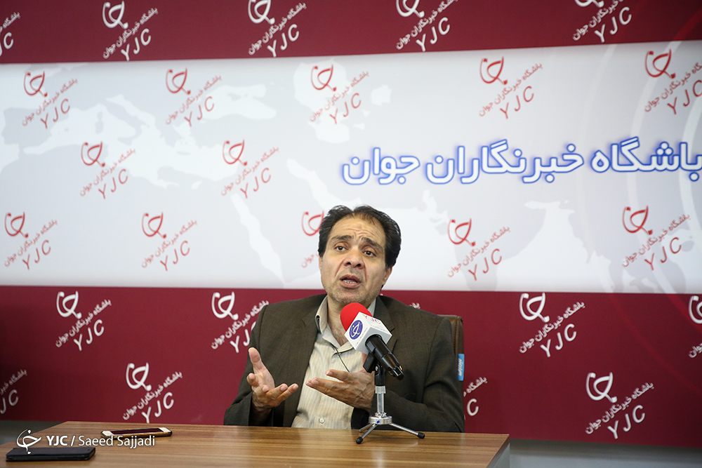 آغاز طرح نسخه الکترونیکی پزشکان تا پایان سال در کشور/ حوزه سلامت محل خوبی برای تسویه حساب&zwnj;های سیاسی نیست/ آخرین جزئیات از حذف دفترچه بیمه و رفع همپوشانی