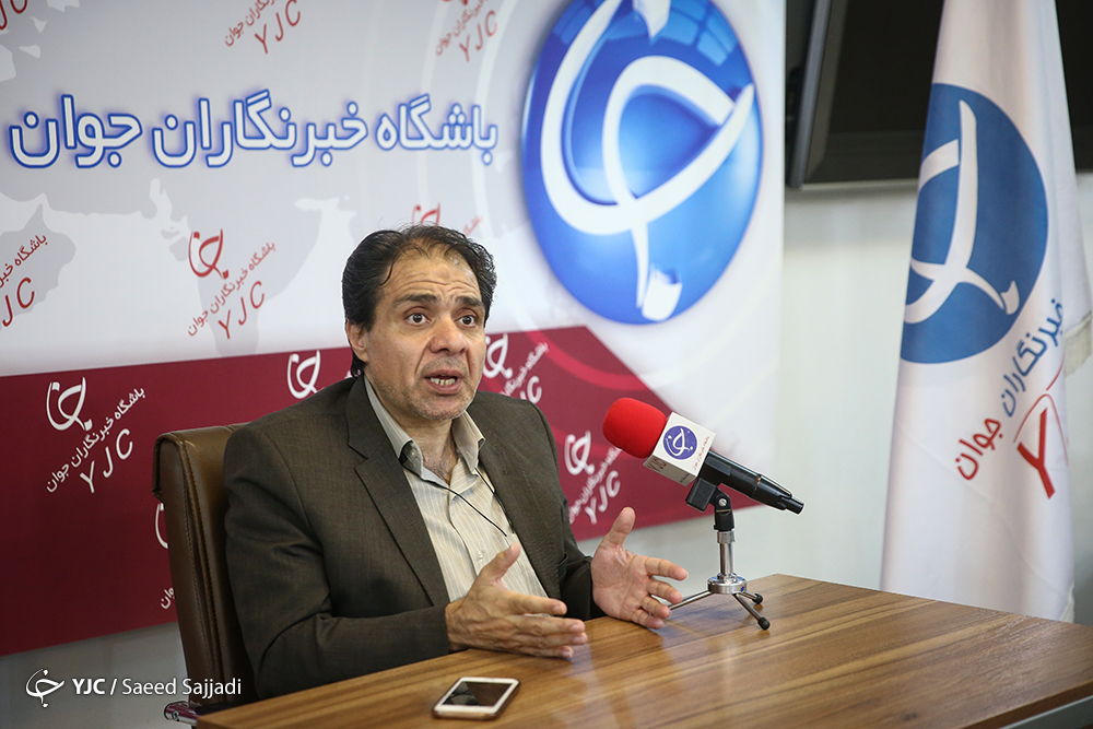 آغاز طرح نسخه الکترونیکی پزشکان تا پایان سال در کشور/ حوزه سلامت محل خوبی برای تسویه حساب&zwnj;های سیاسی نیست/ آخرین جزئیات از حذف دفترچه بیمه و رفع همپوشانی