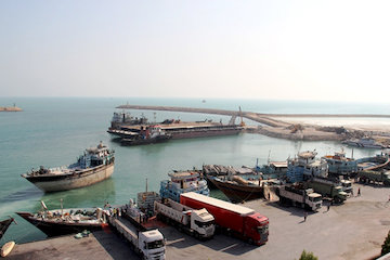 محاسبه سوخت لنج‌ها و تخلیه کالا‌ها در مناطق مرزی با ارز ۱۵ هزار تومان