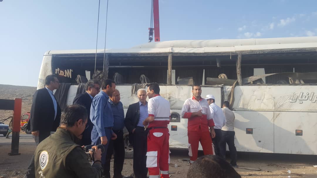 واژگونی اتوبوس در جاده مرودشت/۲۰ نفر کشته و زخمی شدند/فوت گردشگران فرانسوی صحت ندارد