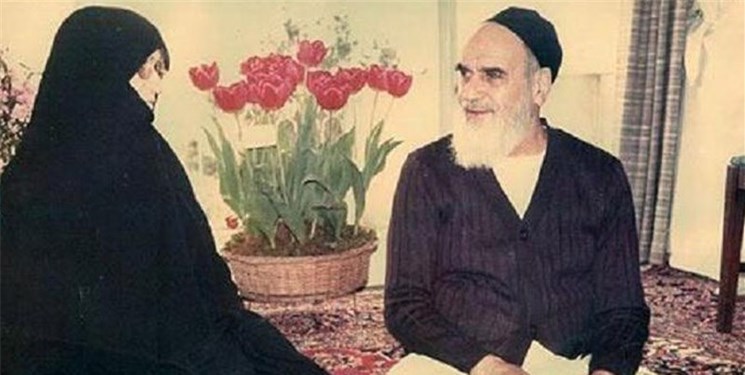 نگاهی به زندگی عاشقانه امام خمینی (ره) و همسرش/امام خمینی (ره)، رهبری مقتدر و همسری عاشق
