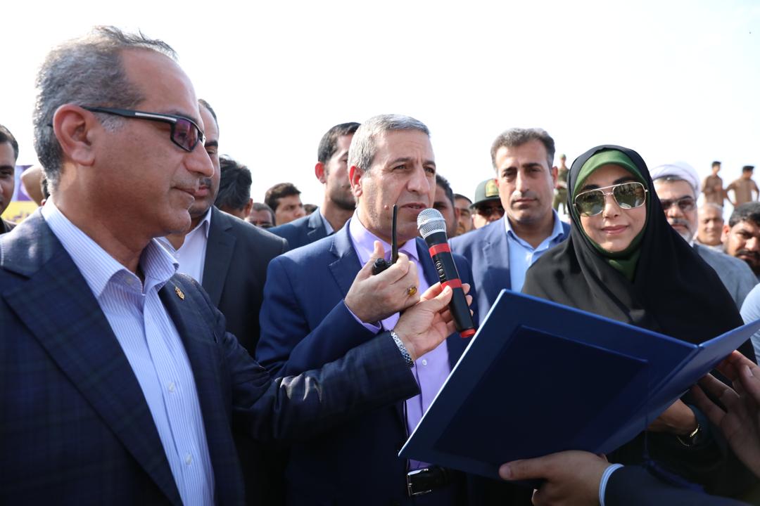 آغاز لایروبی حوضچه بندر پَرَک کنگان