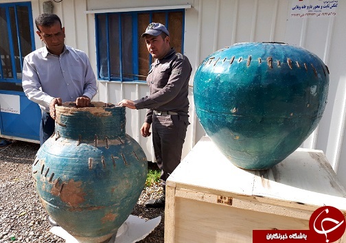 کشف دو عدد خمره بزرگ سفال مربوط به دوره اسلامی در گمرک بازرگان