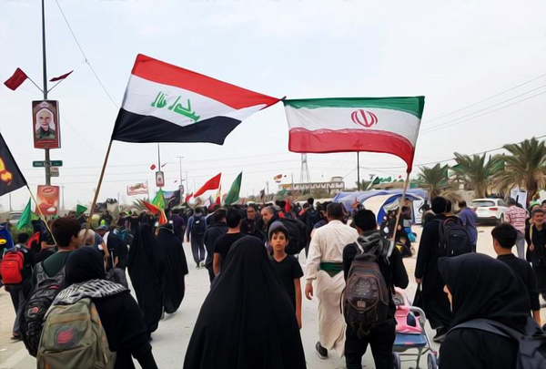 دستنوشته حجت الاسلام پناهیان در حاشیه نمایشگاه عکس دانشجویان عراقی در مشهد +عکس