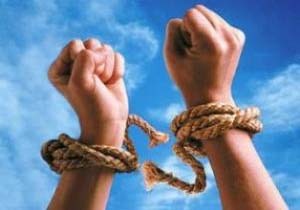 آزادی ۱۵ زندانی جرائم غیر عمد در هرمزگان با کمک‌های مردمی