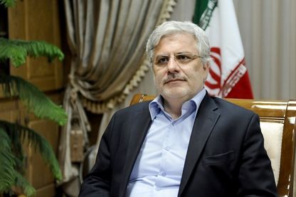 طلب ۲ هزار و ۷۰۰ میلیاردی سازمان بیمه تأمین اجتماعی بابت فروش دارو و تجهیزات پزشکی/ پرداخت ۲۴۰ میلیارد تومان مطالبات داروخانه&zwnj;ها طی هفته آینده