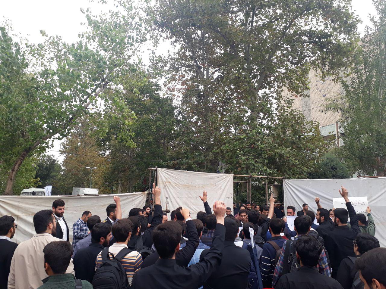 مراسمی به اسم دانشجویان اما به کام مسئولان/ جای خالی حمایت&zwnj;های آقای وزیر از دانشجویان