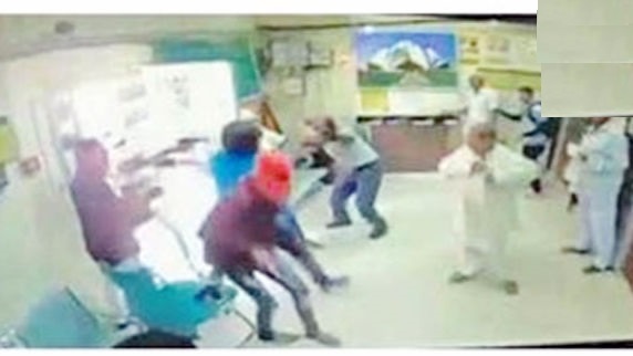 سرقت مسلحانه دزدان نقابدار از بانک مرکزی دهلی + عکس
