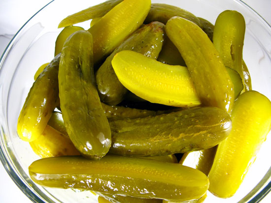 قیمت خیار شور در غرفه تره بار