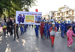 حضور دانش آموزان در طرح پیاده از خانه تا مدرسه