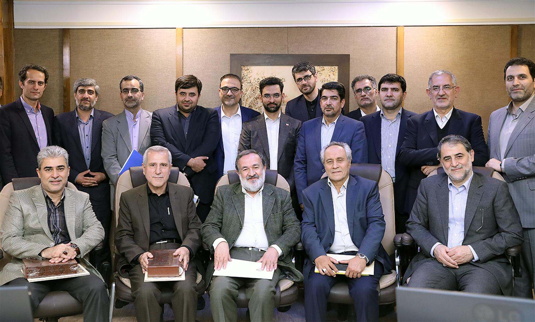 قانون منع بکارگیری بازنشستگان در وزارت ارتباطات اجرایی شد / قدردانی آذری جهرمی از معاون و مشاوران بازنشسته