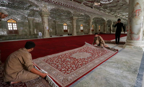 صحن حضرت زهرا(س) برای استقبال از زائرین اربعین مفروش شد+عکس