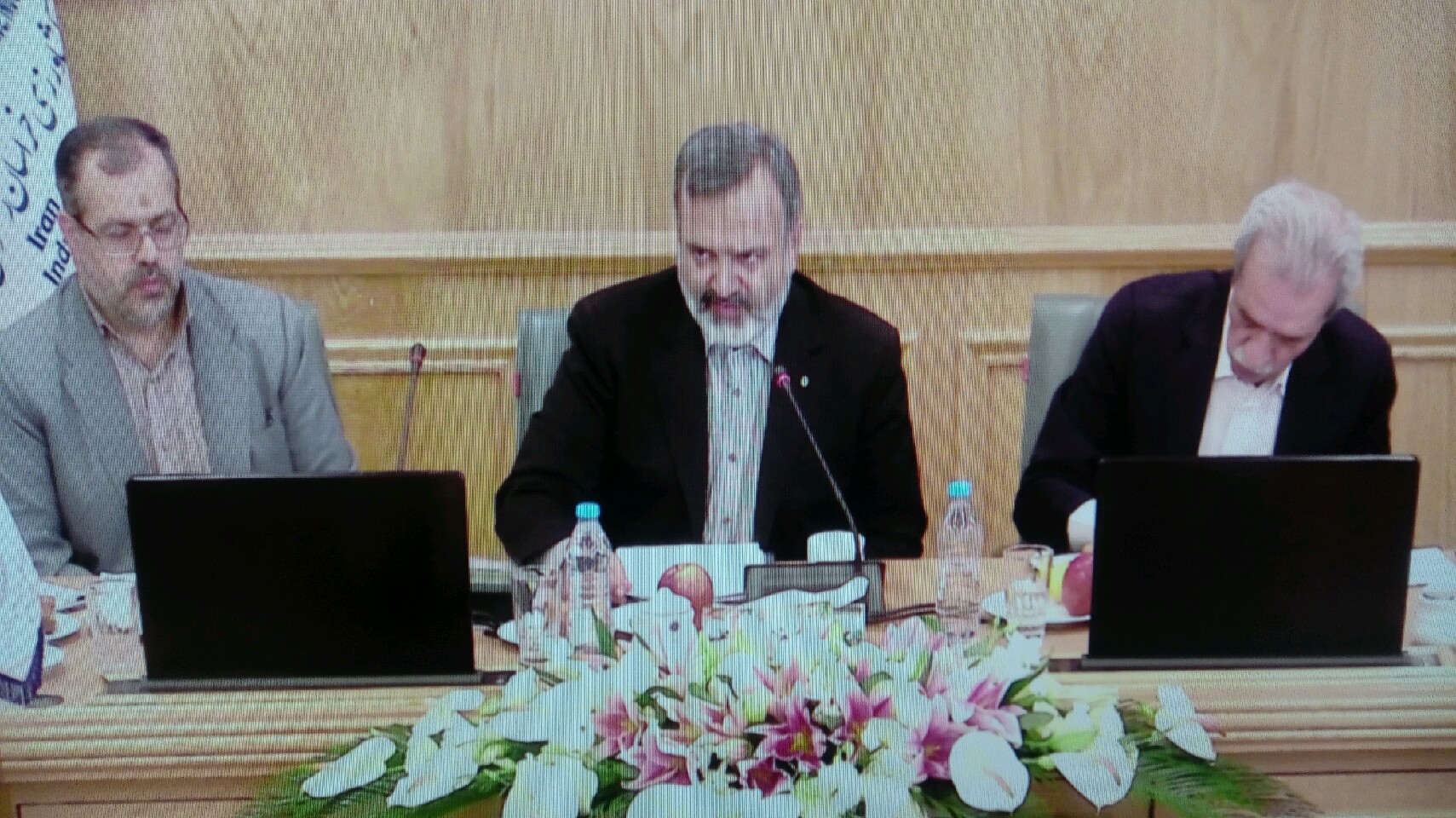 فعالان اقتصادی فرماندهان جنگ اقتصادی با دشمن هستند
