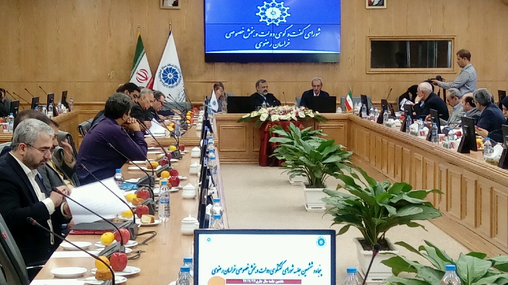 فعالان اقتصادی فرماندهان جنگ اقتصادی با دشمن هستند