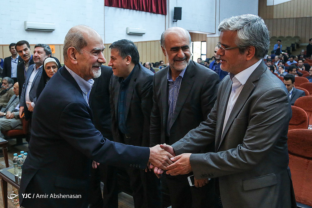 خودانتقادی اراده ملتی&zwnj;ها از اصرار به ماندن افشانی/صف طولانی اصلاح&zwnj;طلبان برای گرفتن ساندویچ و نوشابه/اعتراف نماینده توییتری به مسئولیتشان در عملکرد دولت