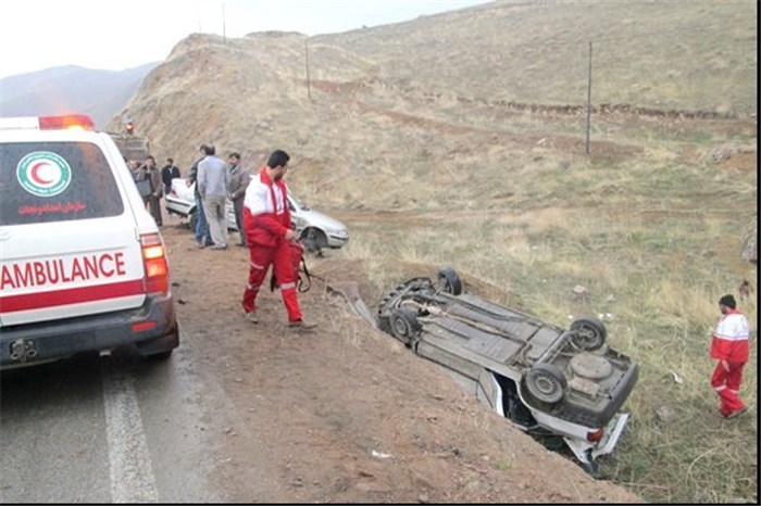 دو واژگونی خودرو با فاصله ۵ کیلومتر در جیرفت