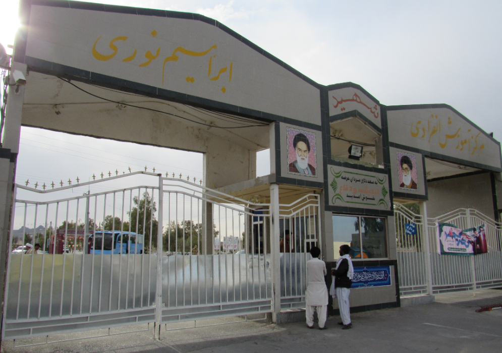 سربازان متفاوت با ریش&zwnj;های سفید/در پادگان پادگان ۰۸ خاش چه می&zwnj;گذرد؟