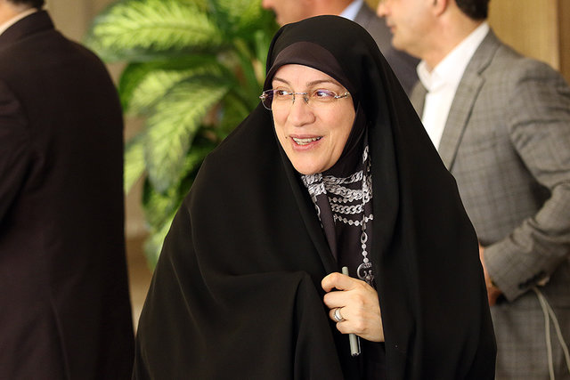 فرامرزیان: نمی&zwnj;توانیم بیش از حد به فدراسیون فوتبال کمک کنیم /بازنشسته&zwnj;ها به زودی می&zwnj;روند / مردم قبول نمی&zwnj;کنند منابع دولت به صورت پاداش هزینه شود