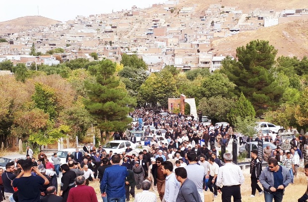 تشییع پیکر هنرمند پیشکسوت مهابادی