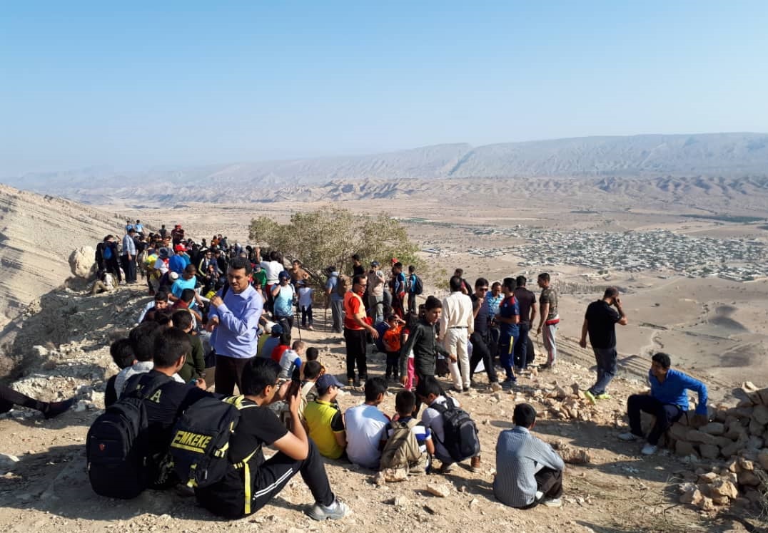 همایش کوهپیمایی با استقبال پرشور شهروندان در تنگ ارم برگزار شد