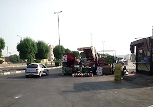 توقف دردسرساز خودروهای فروش میوه در میدان زندان اهواز + فیلم