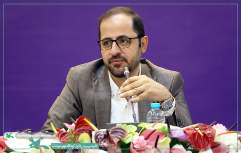 سرود، هنری فاخر و بیان&zwnj;کننده احساس&zwnj;های جمعی و ملی است