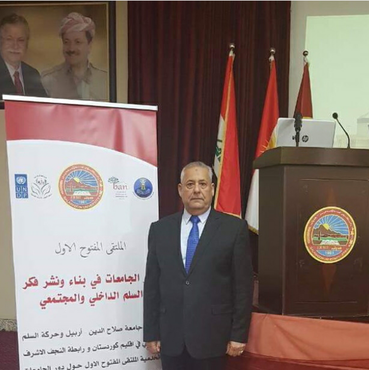 رئیس دانشكده علوم تربيتی دانشگاه قادسيه در لباس خادمی زائران اربعین+ تصاویر