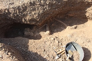 کشف 12گور چکمه ای از دوره برنز تا آهن