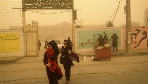 بازی با قرص نفتالین ۸ دانش‌آموز گتوندی را مسموم کرد