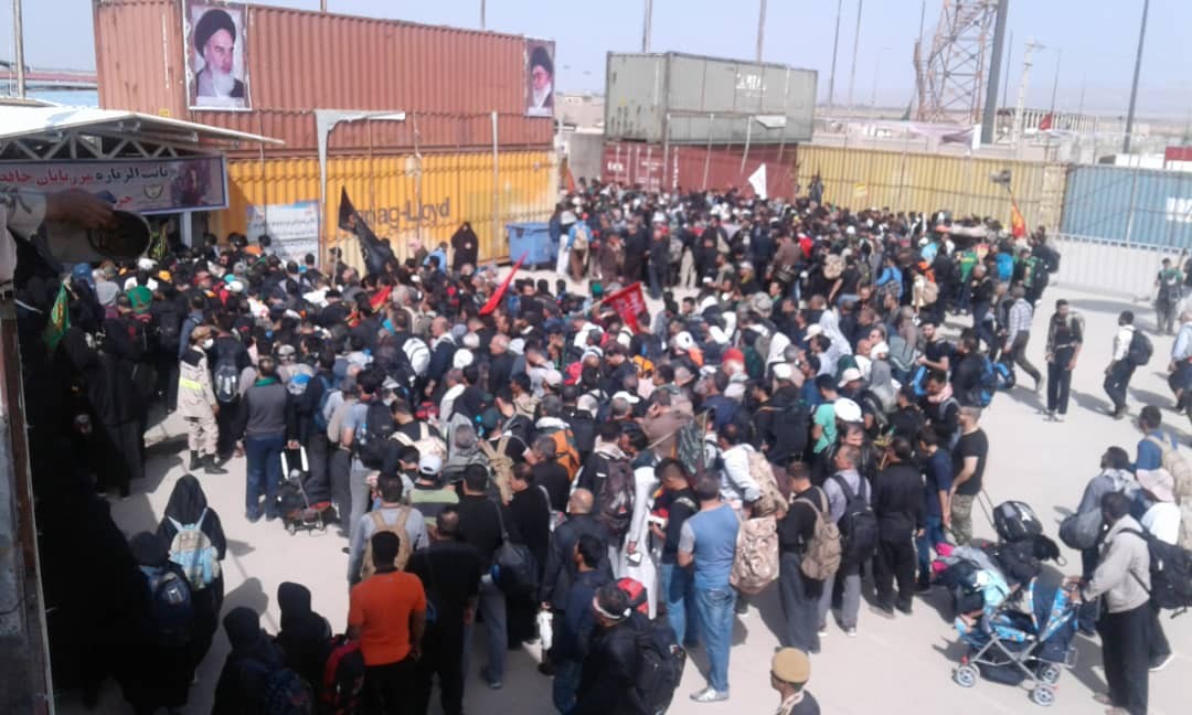 مرز مهران و تردد زوار برای خروج از کشور به روایت تصویر