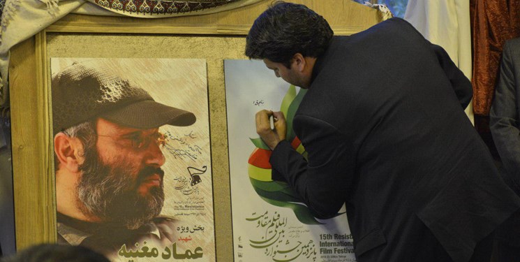 متبرک&zwnj;شدن پوستر جشنواره فیلم مقاومت به دست خانواده شهدا برای ما افتخار است