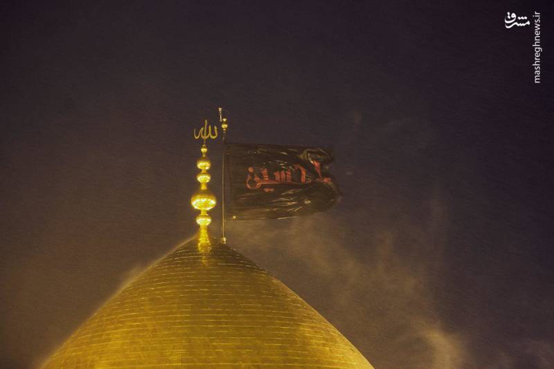 تصویری زیبا از گنبد حرم امام حسین (ع) هنگام بارش باران