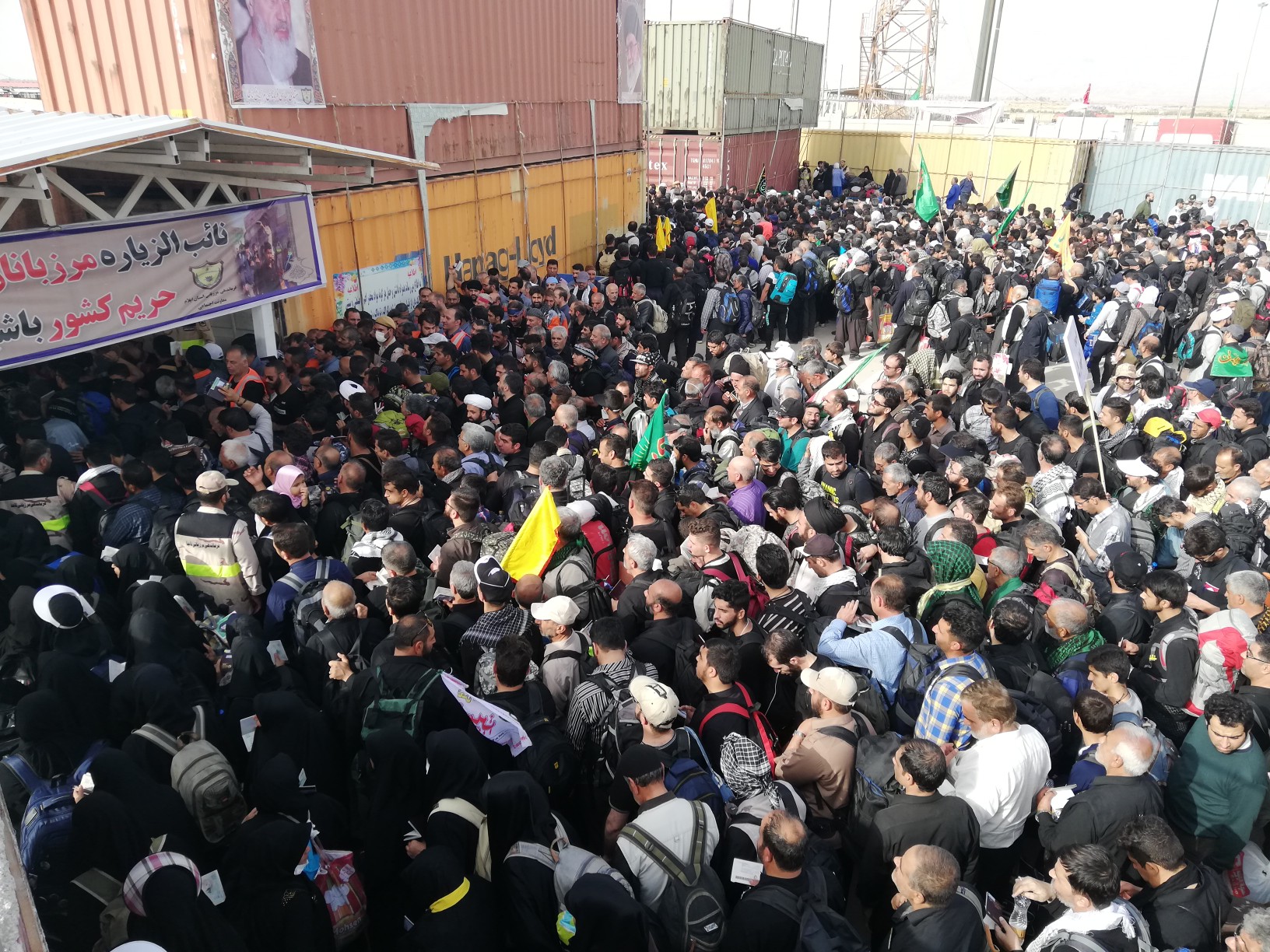 مرز مهران و تردد زوار برای خروج از کشور به روایت تصویر