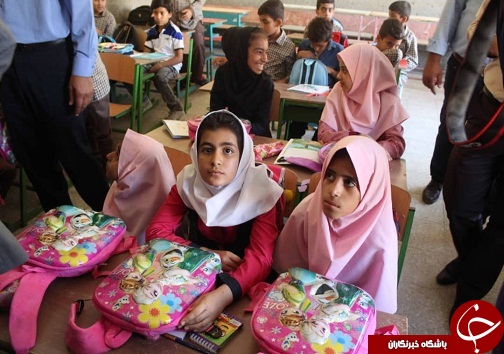 اهدای پکیج آموزشی به دانش آموزان روستایی با حضور فرماندار کارون اهدای پکیج آموزشی به دانش آموزان روستایی با حضور فرماندار کارون