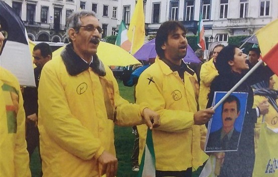 مواجهه شجاعانه خبرنگار آمریکایی با اعضای گروهک تروریستی منافقین در مقابل سازمان ملل +فیلم
