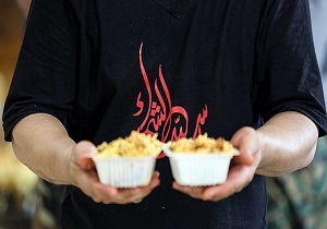 تهیه غذای نذری شب هفتم شهادت امام حسین (ع) در کاشان + فیلم