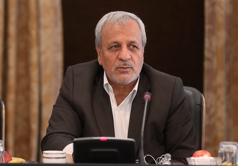 مردمی کردن اقتصاد یکی از راهکارهای برون رفت از مشکلات فعلی کشور است