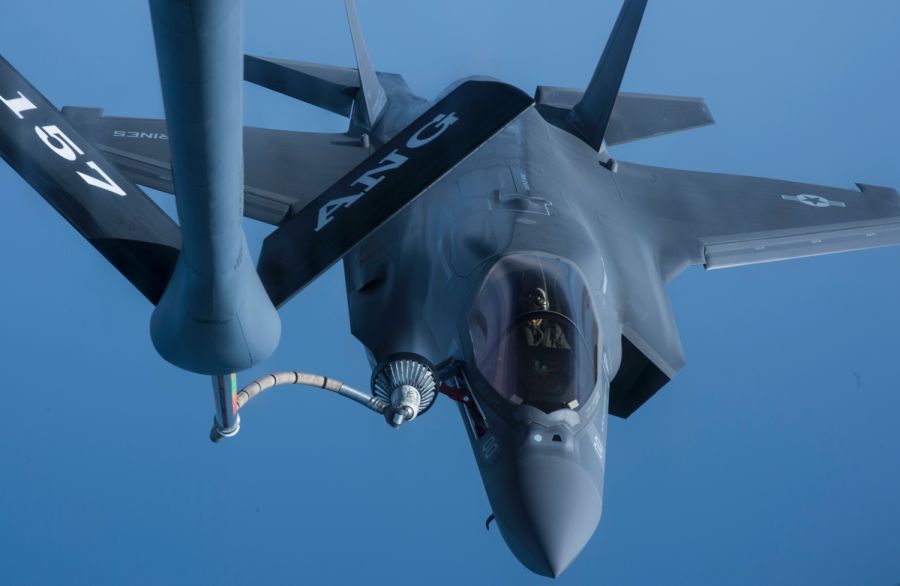 پرواز جنگنده های F-35B نیروی دریایی آمریکا در آسمان افغانستان