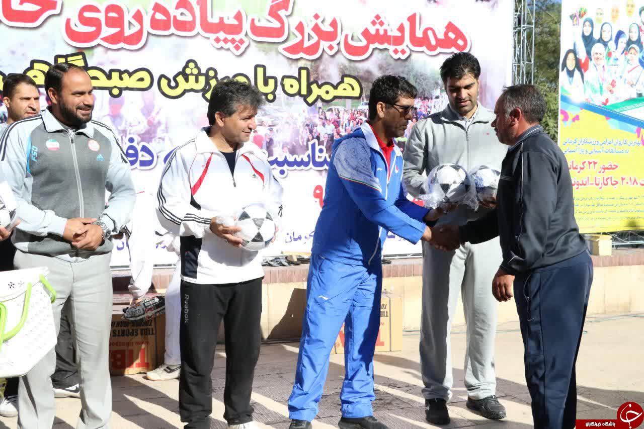 گلباران گلزار شهدا، پیاده روی خانوادگی و اجرای ورزش صبحگاهی در کرمان + تصاویر