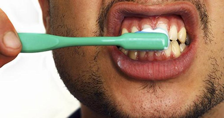 روش صحیح مسواک زدن/ آیا دندان‌‌های عقل باید کشیده شوند؟