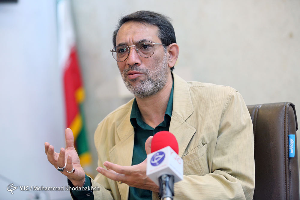 برخی مداحان راه را گم کرده اند/ در برخی مجالس اسمی هم از امام زمان برده نمی شود/ چرا هییتی ها مسجد نمی روند؟/ از مسجدی ها خیری ندیده ام!/ بعضی مداحان برای مجلس گرمی، رقص نور راه می اندازند!/ مداح واقعی باید مبلغ دینداری باشد/ مداحان بی سلیقه شان اهل بیت را فراموش کردند
