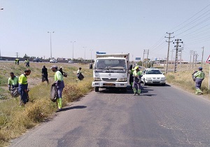 جمع آوری زبالهِ بخشی از آزاد راه قزوین_کرج