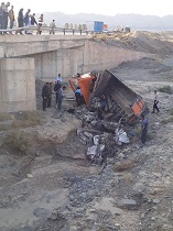 6 کشته و مصدوم بر اثر برخورد یک دستگاه تریلر با یک دستگاه کامیون خاور