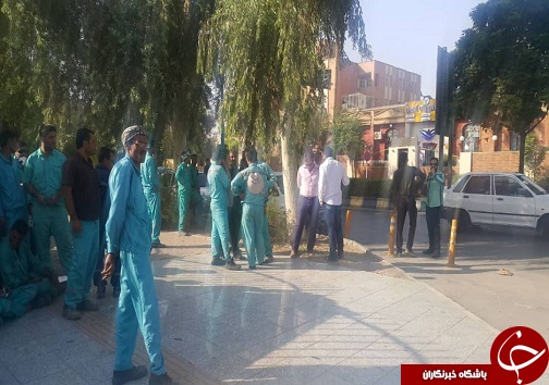 کارگران فضای سبز اهواز مقابل استانداری تجمع کردند