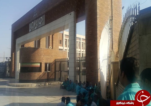 کارگران فضای سبز اهواز مقابل استانداری تجمع کردند
