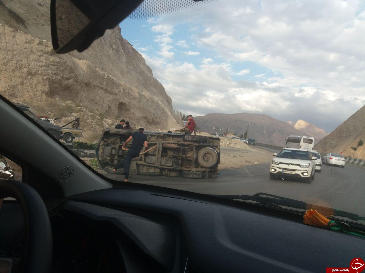 واژگونی نیسان در جاده هراز + تصاویر