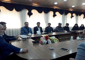 دیدار جمعی از راه یافتگان دانشگاه‌ها با مدیر اداره آموزش و پرورش حمیدیه