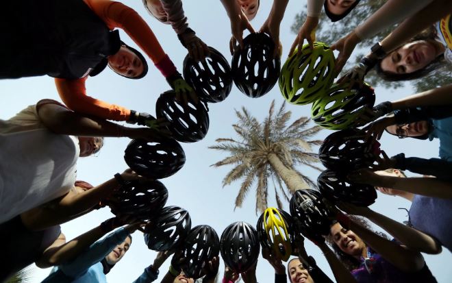 تصاویر روز: از به آتش کشیدن یک تُن عاج گرانبها در کنگو تا پرش آزاد از ارتفاع ۳۰۰ متری در مالزی