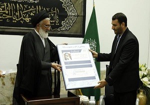 صدور نخستین کارت عضویت مکتا برای آیت الله سعیدی/امام جمعه قم نخستین عضو «مکتا» شد
